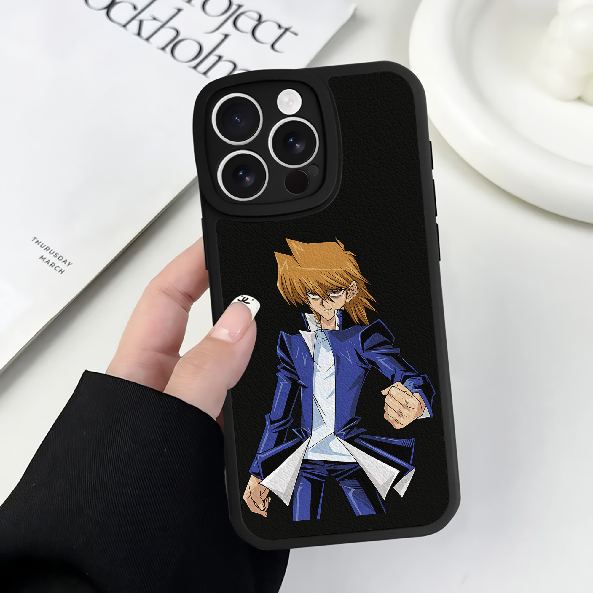（画像用） 遊☆戯☆王 Yu-Gi-Oh! 【iPhone 16シリーズ対応】シリコンスマホケース（レザー調） 材質：シリコン